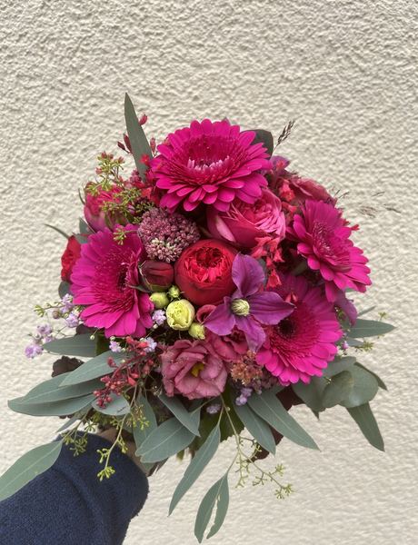 Strauß mit pinken Gerbera und Clematis